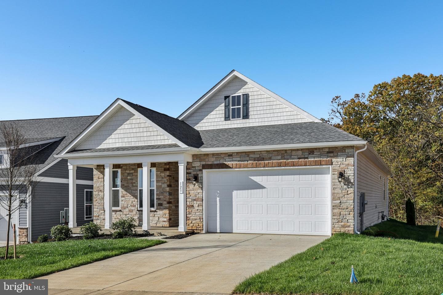 237 Hydrangea Way photo 2