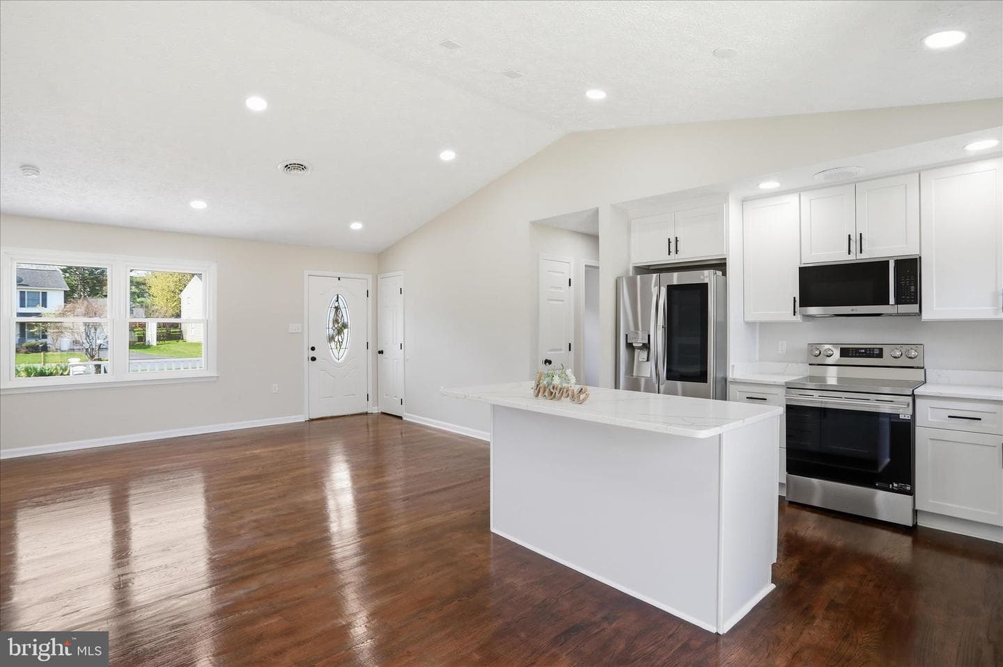 306 Tanager Drive photo 2