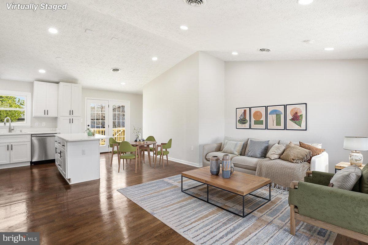 306 Tanager Drive photo 3