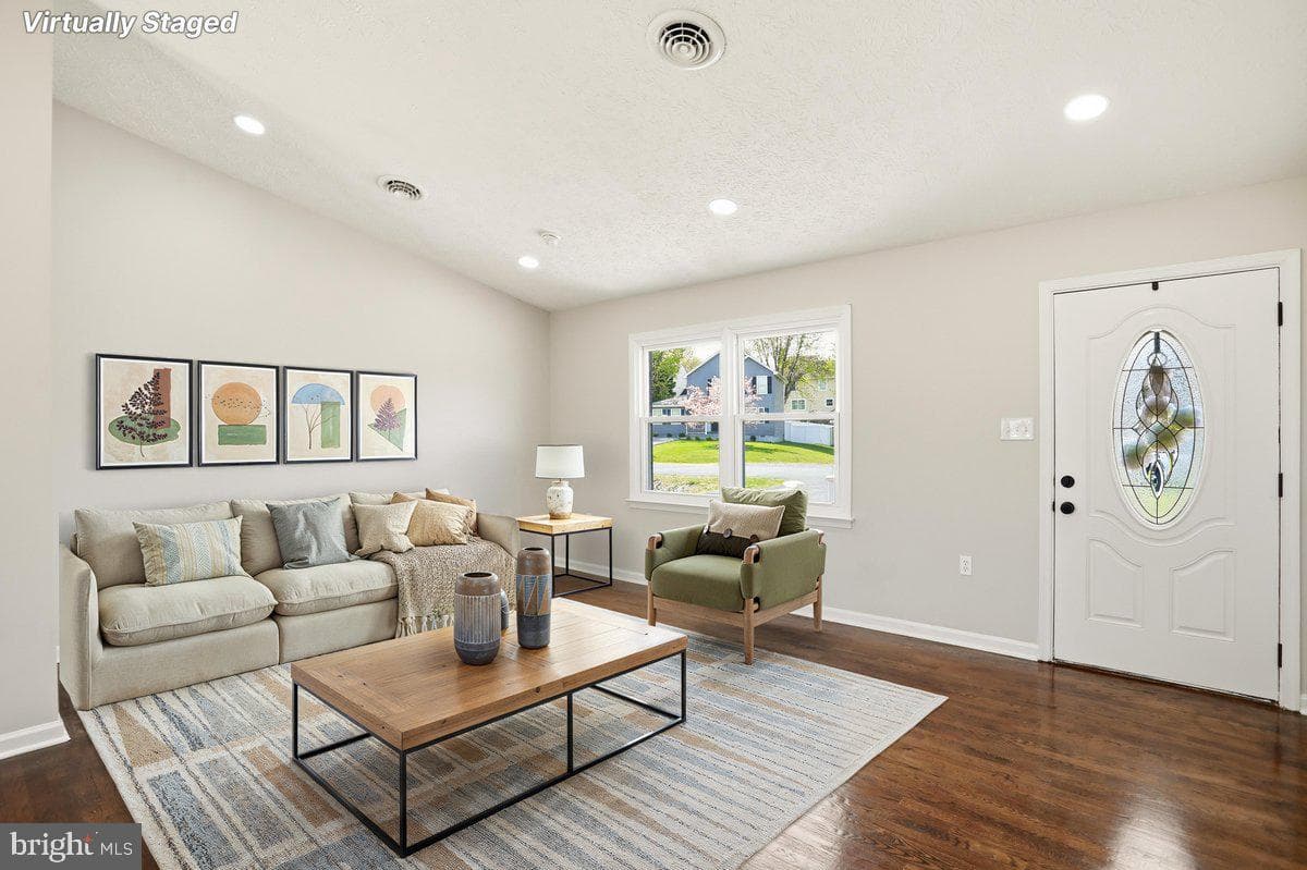 306 Tanager Drive photo 4