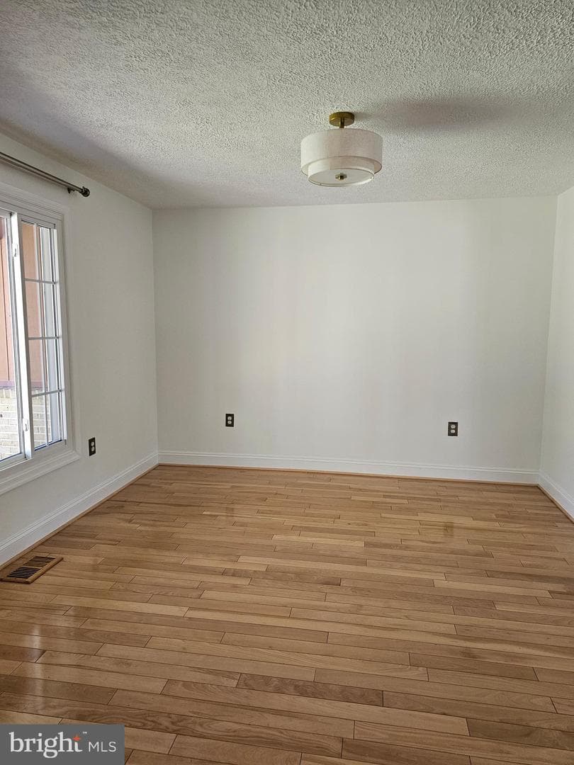 274 Woodside Lane photo 6