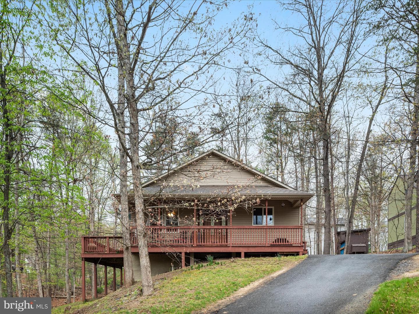 1304 Lakeview Drive photo 2