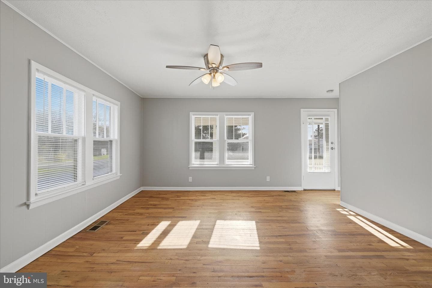 155 Royal Avenue photo 11