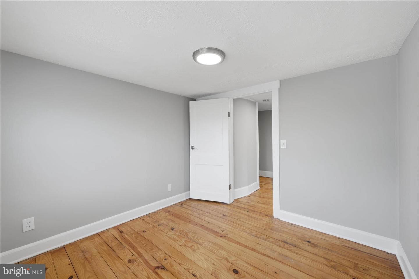 155 Royal Avenue photo 32