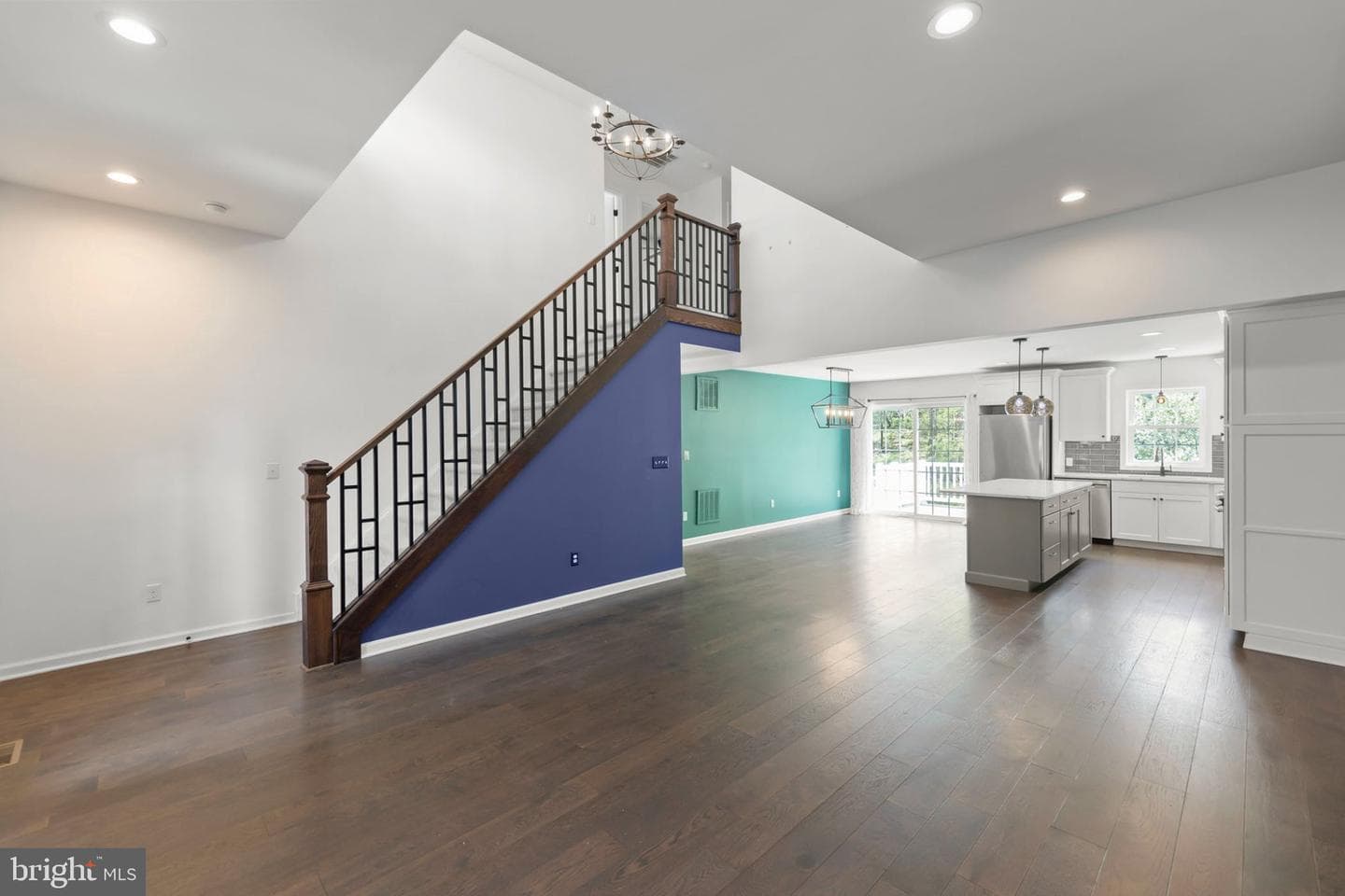 112 Colonial Drive photo 3