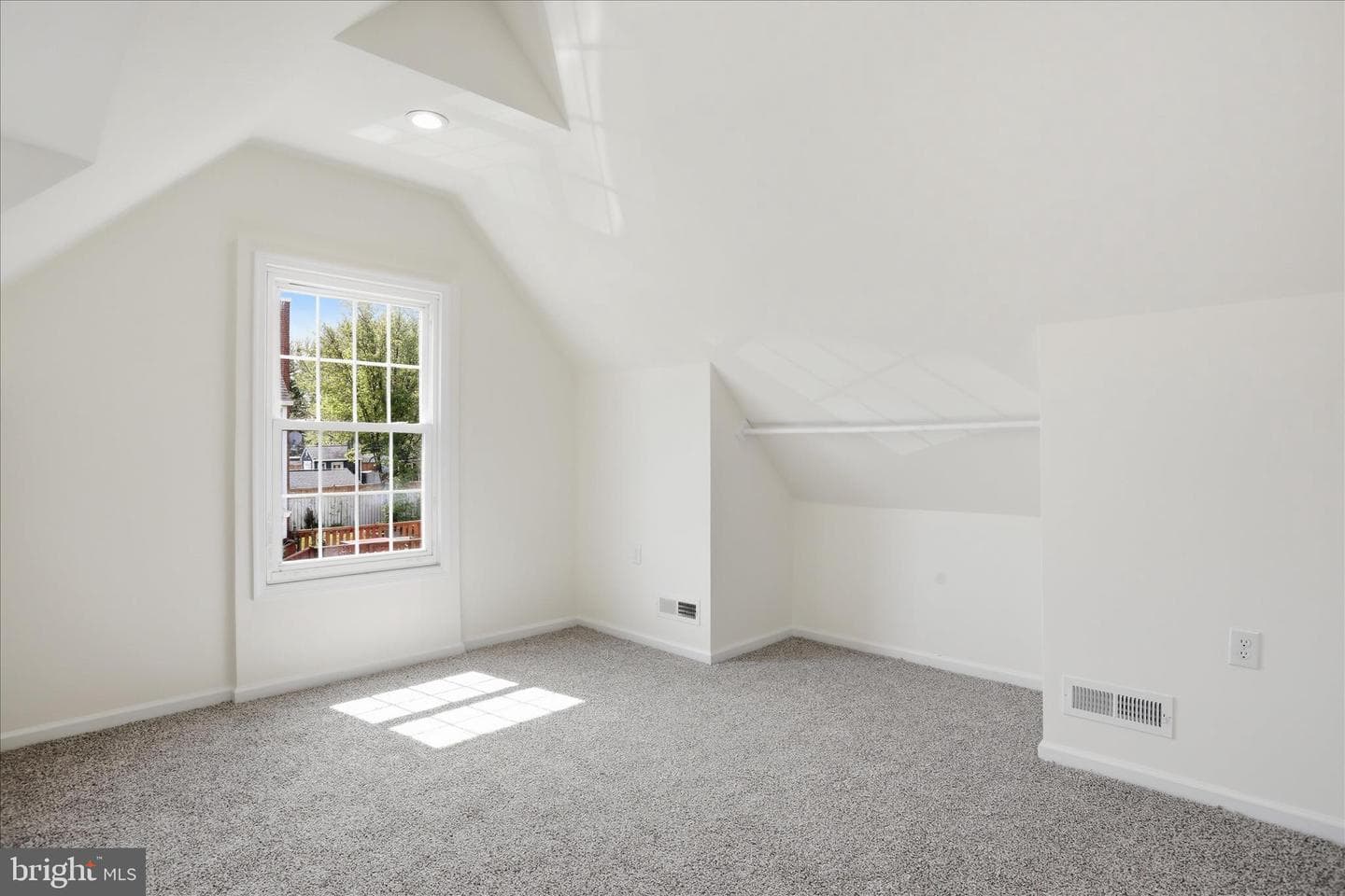 239 Nightingale Avenue photo 28