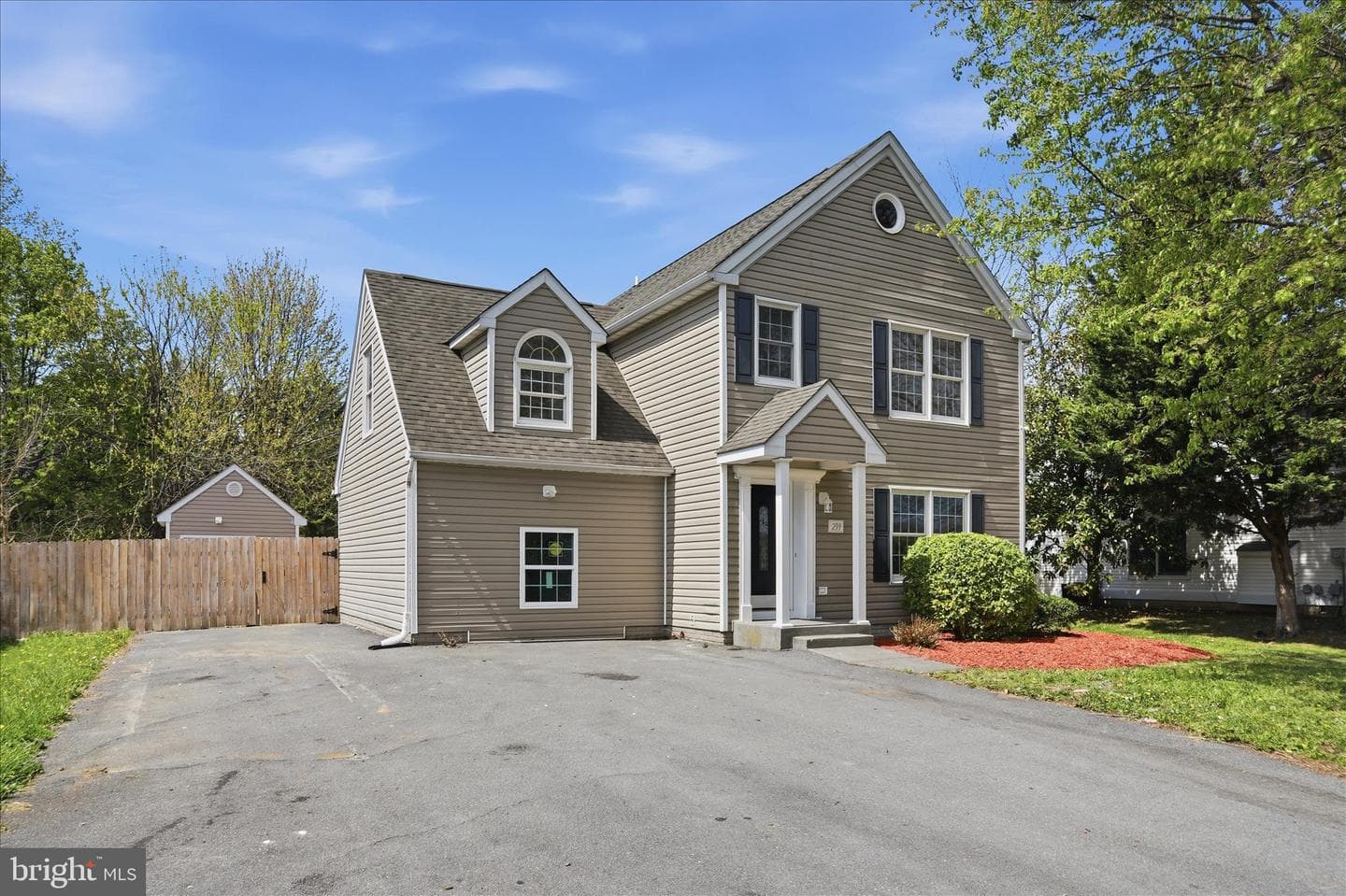 239 Nightingale Avenue photo 3
