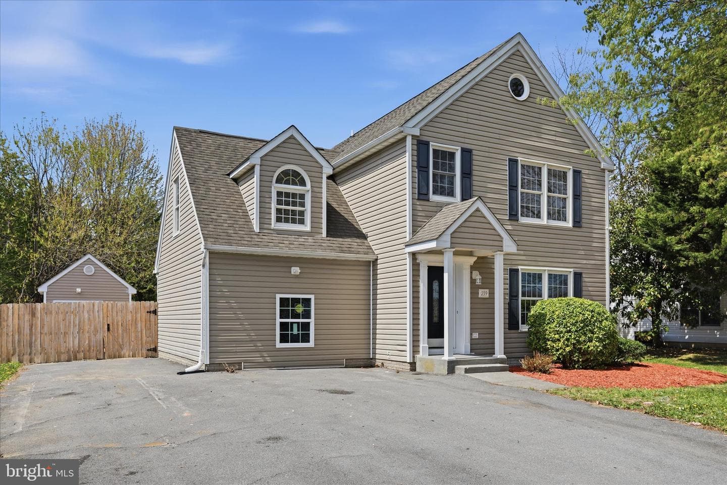 239 Nightingale Avenue photo 4