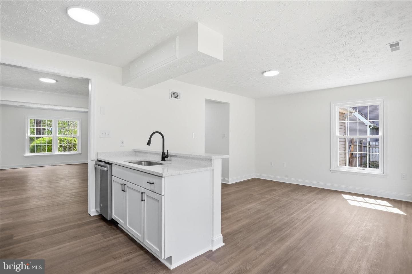 239 Nightingale Avenue photo 6