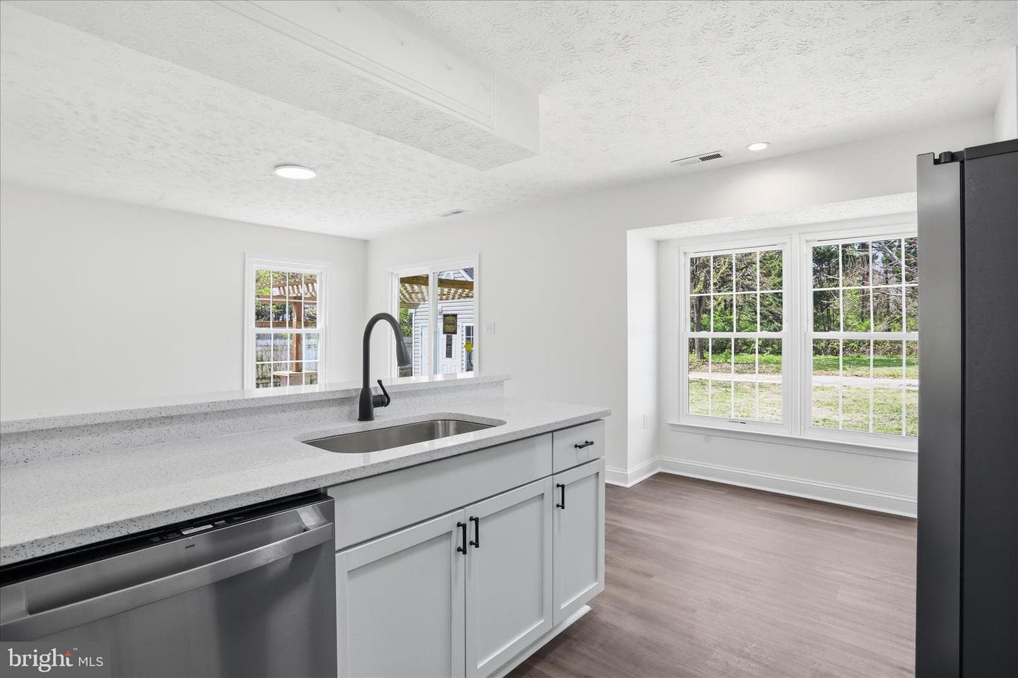 239 Nightingale Avenue photo 8