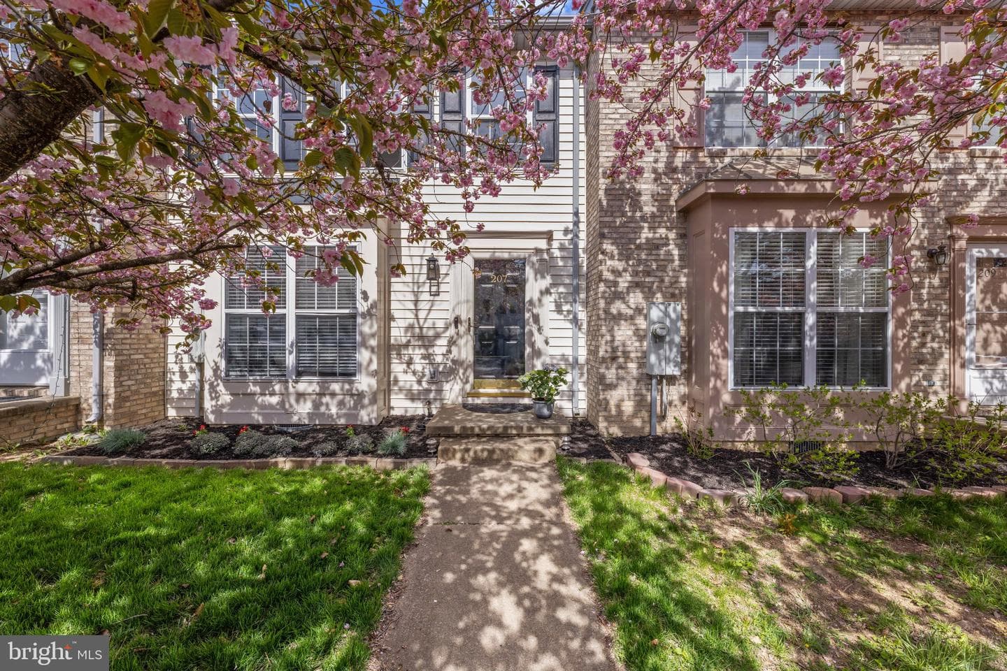 207 Stratford Dr