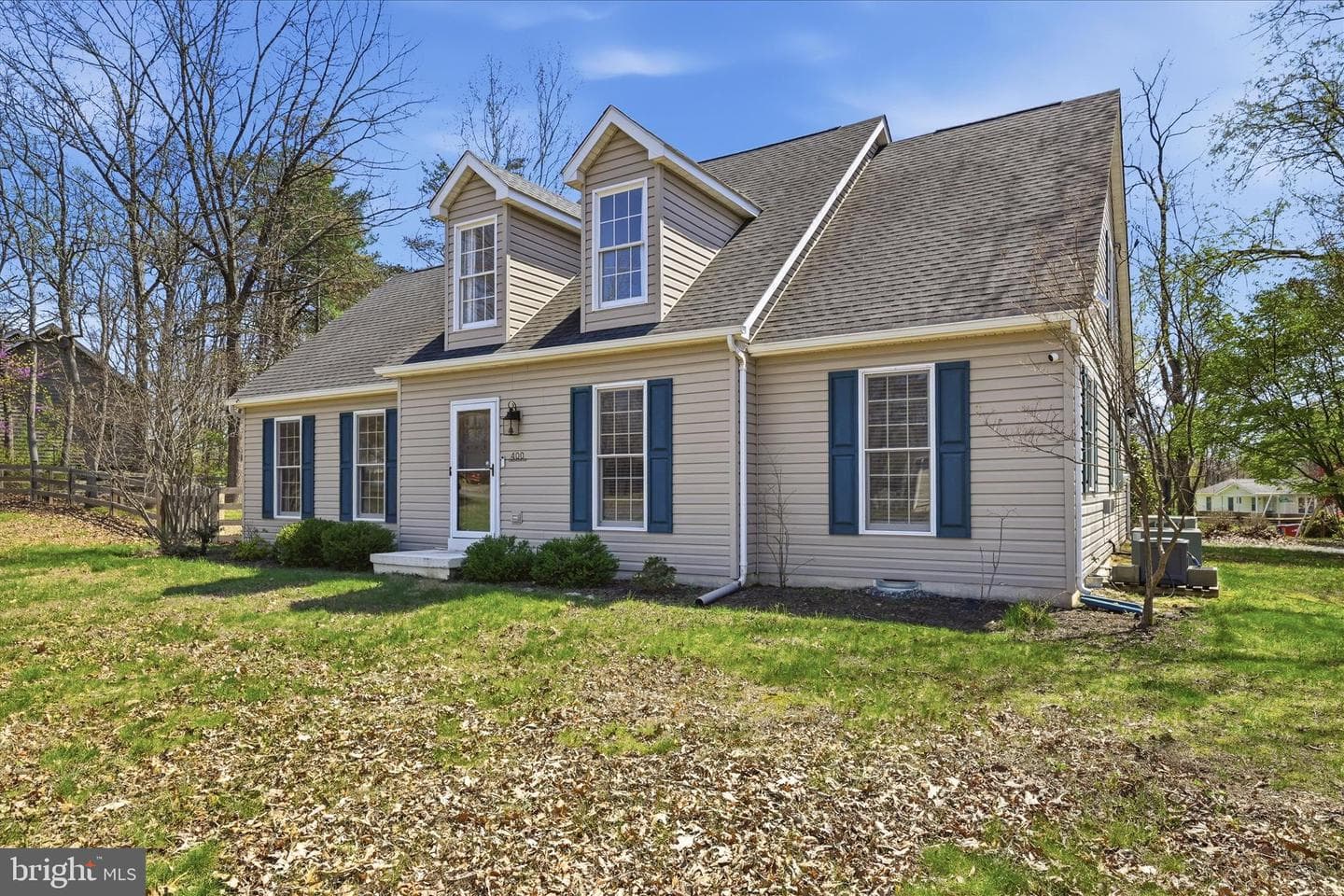 400 Lakeview Drive photo 2