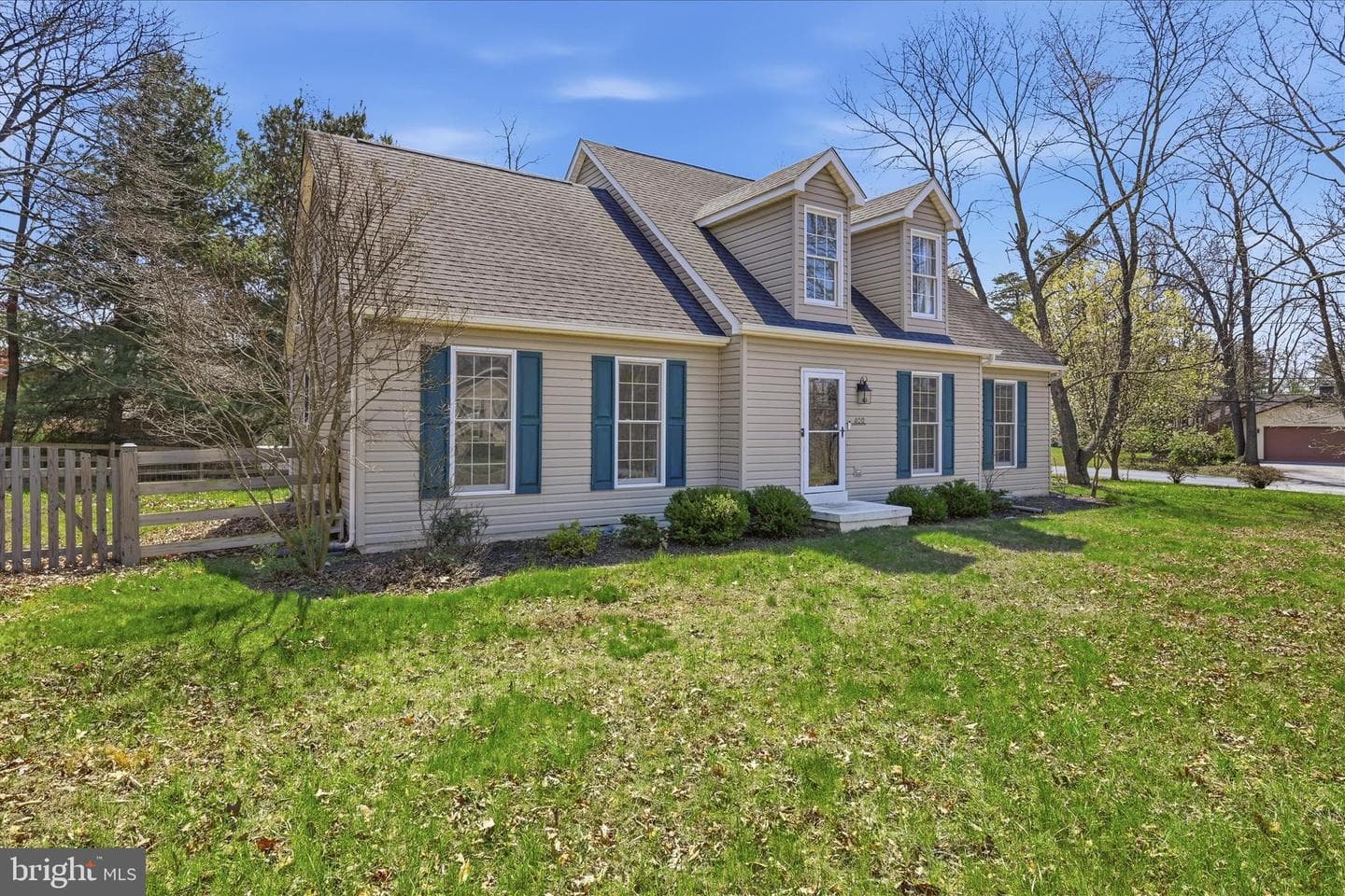 400 Lakeview Drive photo 3