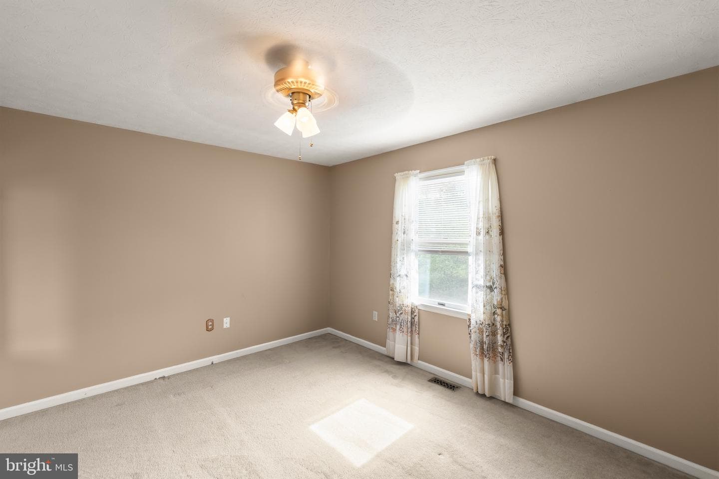 105 Lakewood photo 12
