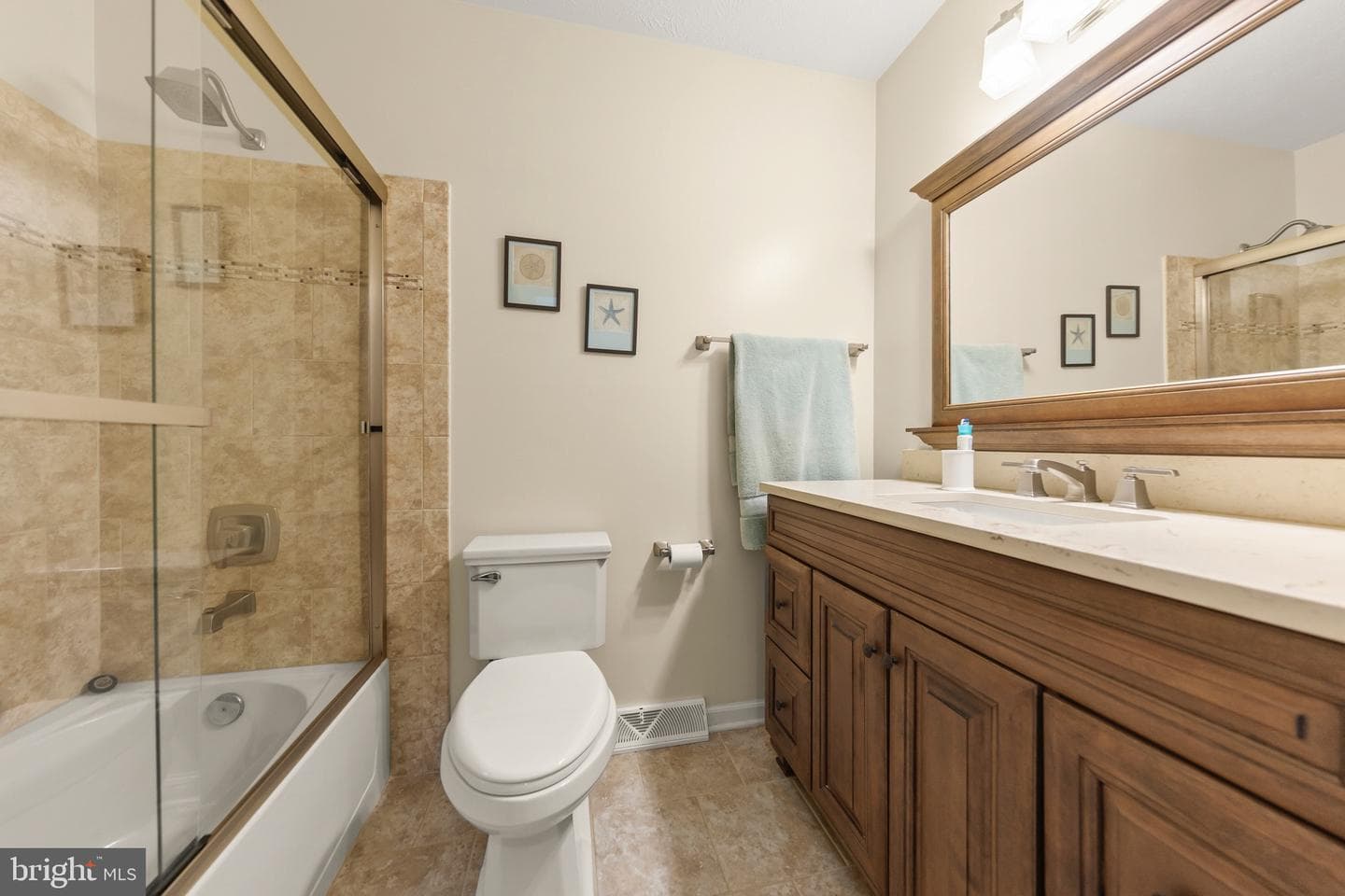 105 Lakewood photo 18