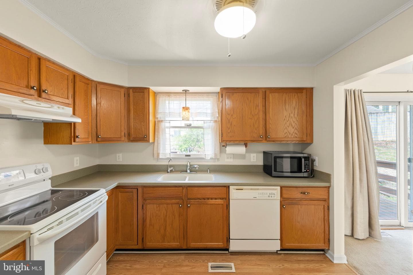 105 Lakewood photo 20