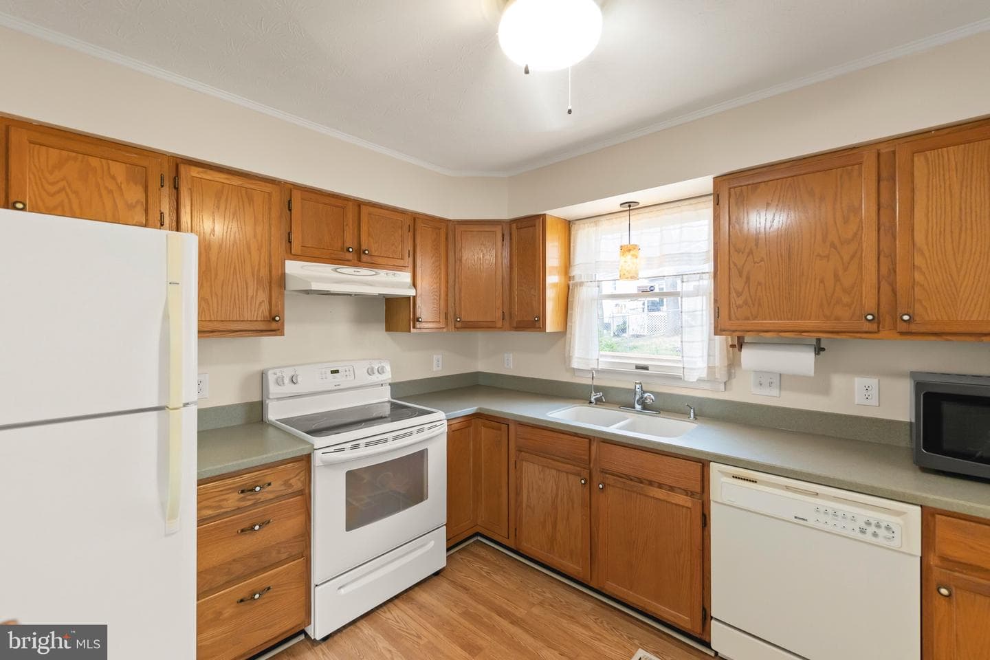 105 Lakewood photo 22