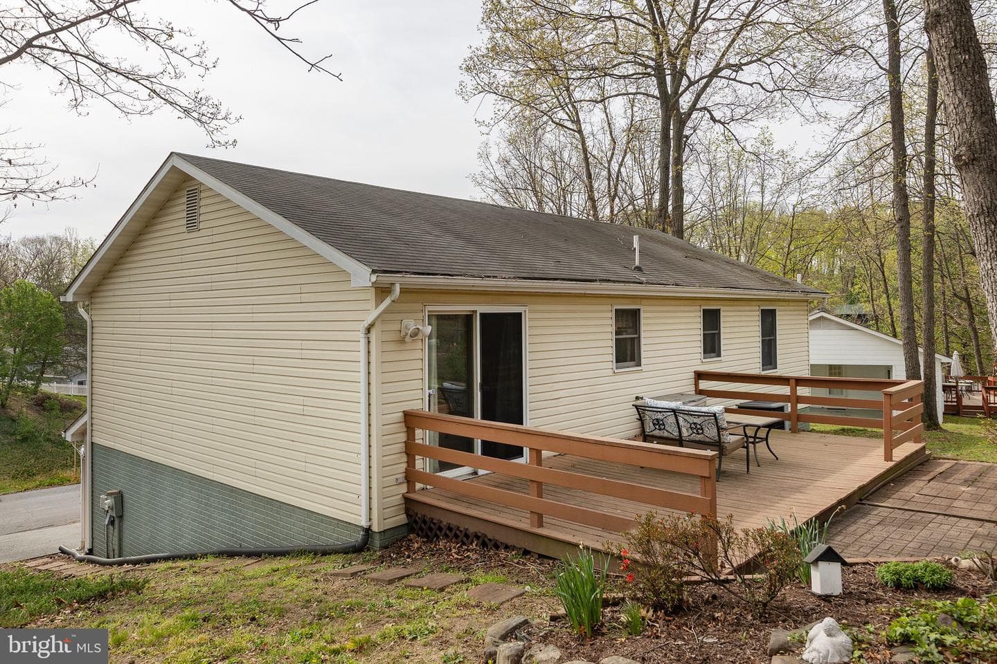 105 Lakewood photo 37