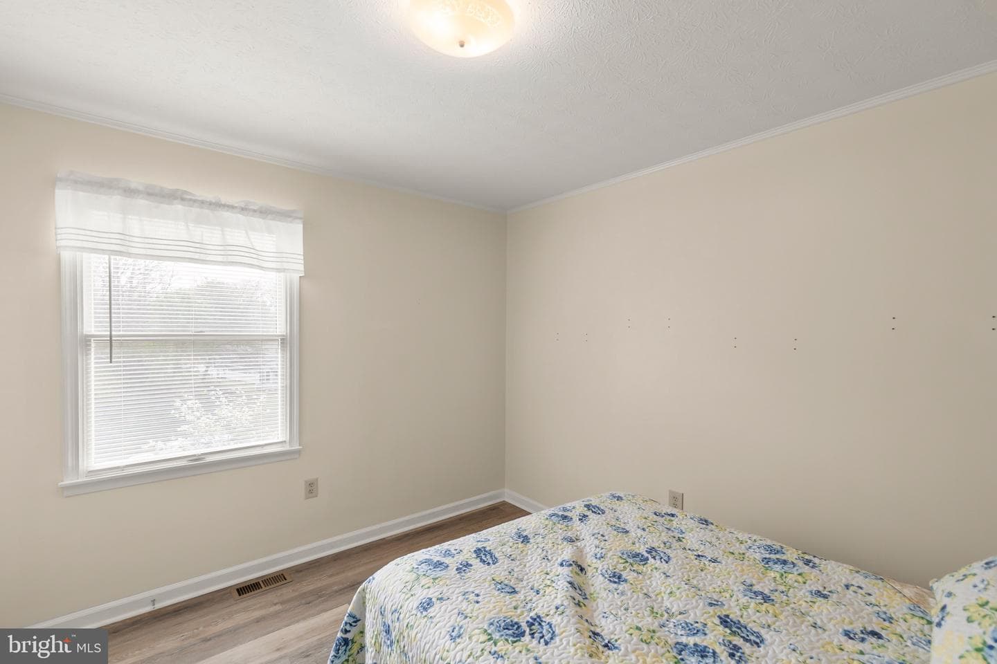 105 Lakewood photo 8