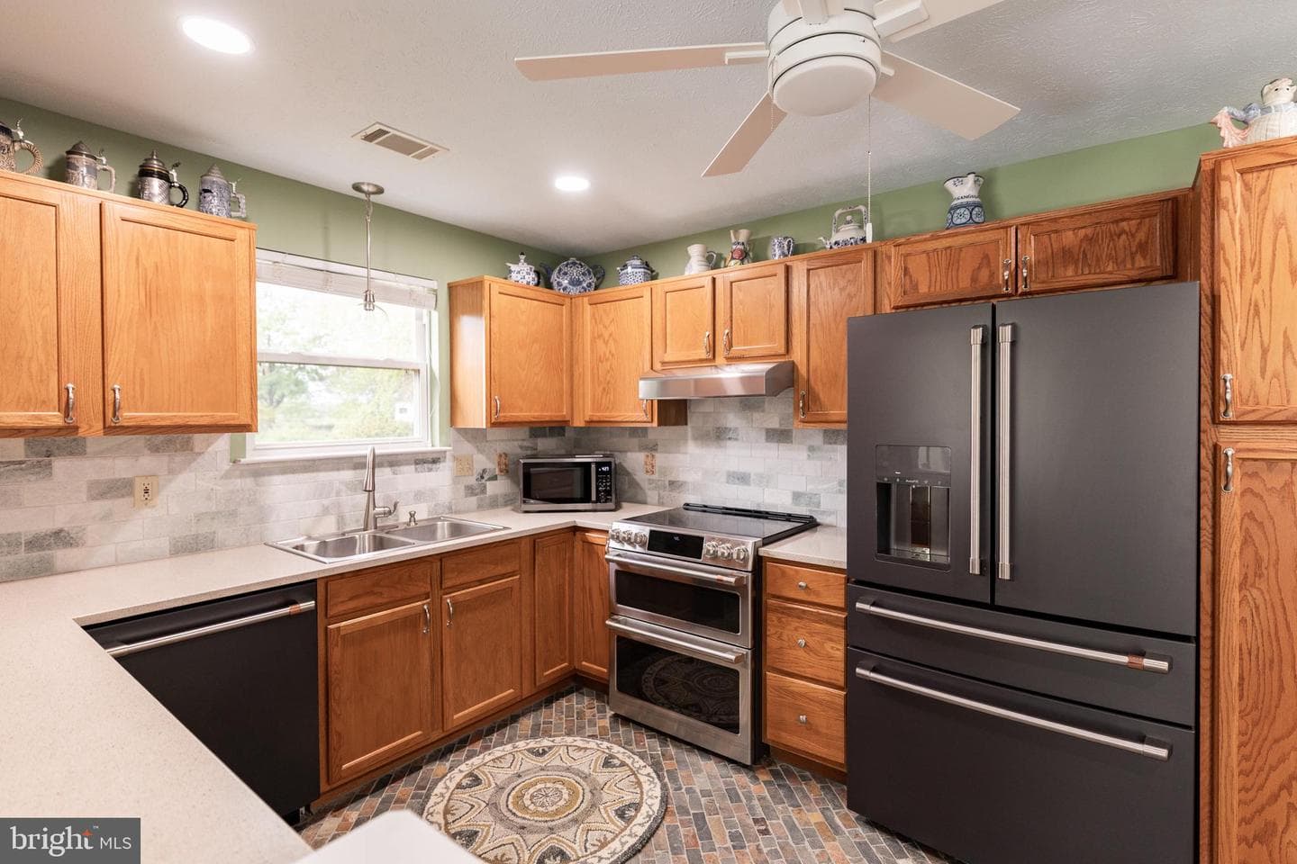 200 Crestwood Lane photo 13