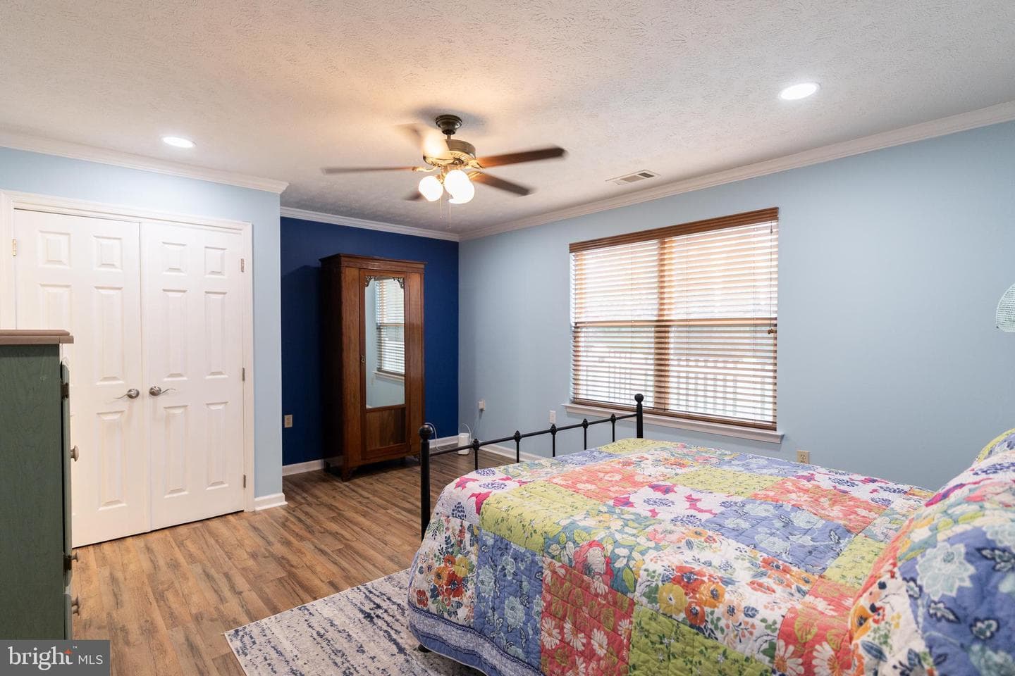 200 Crestwood Lane photo 20