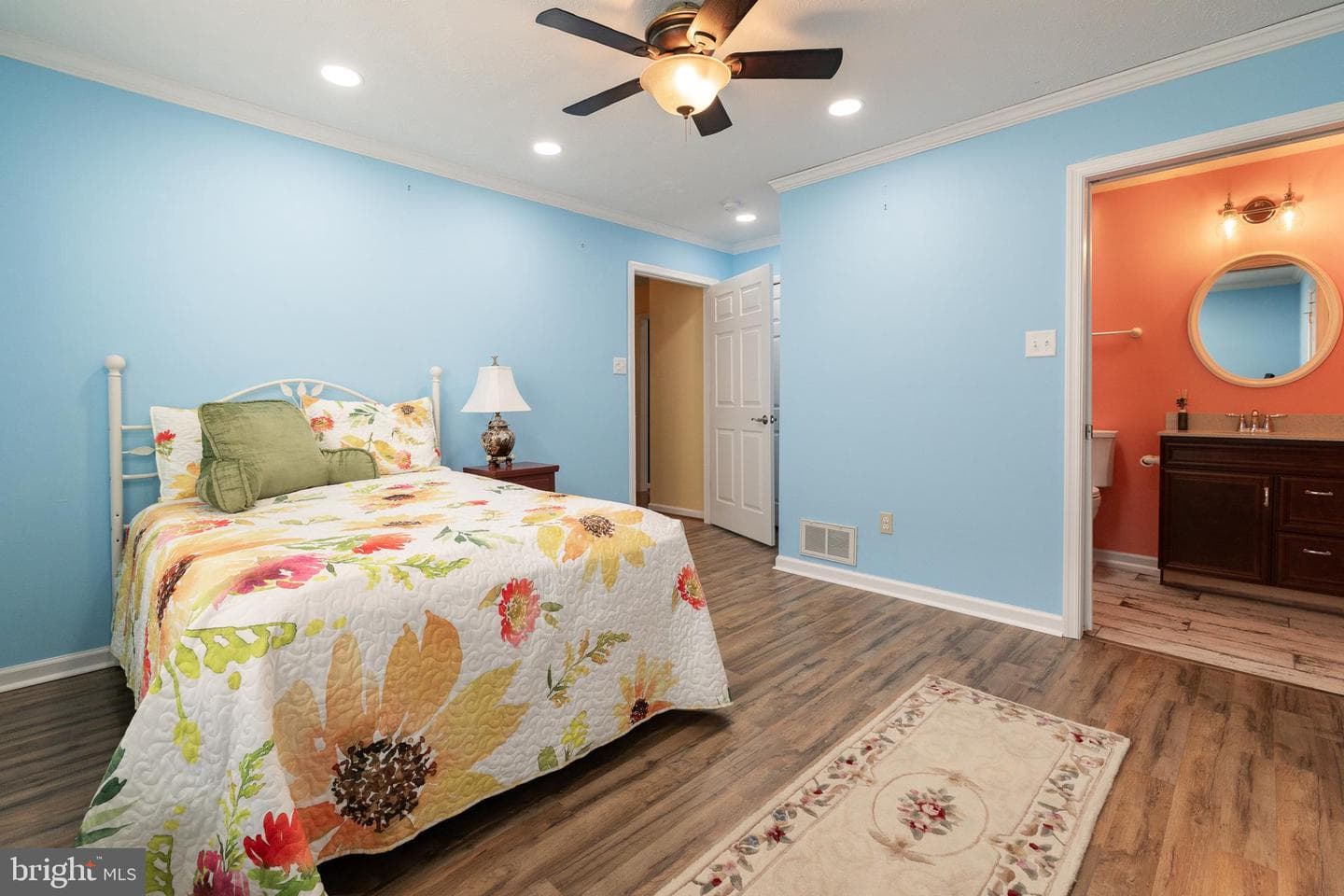 200 Crestwood Lane photo 27