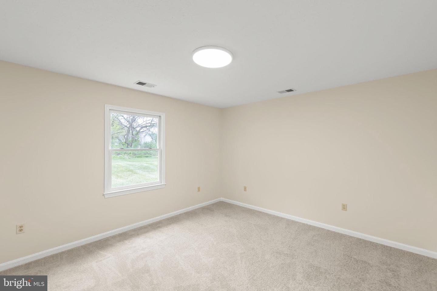 114 Pioneers Road photo 15
