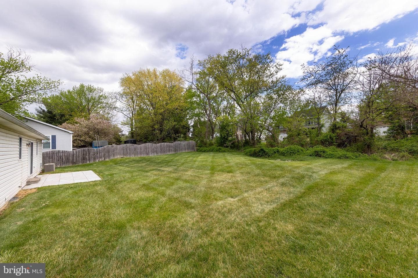 114 Pioneers Road photo 3