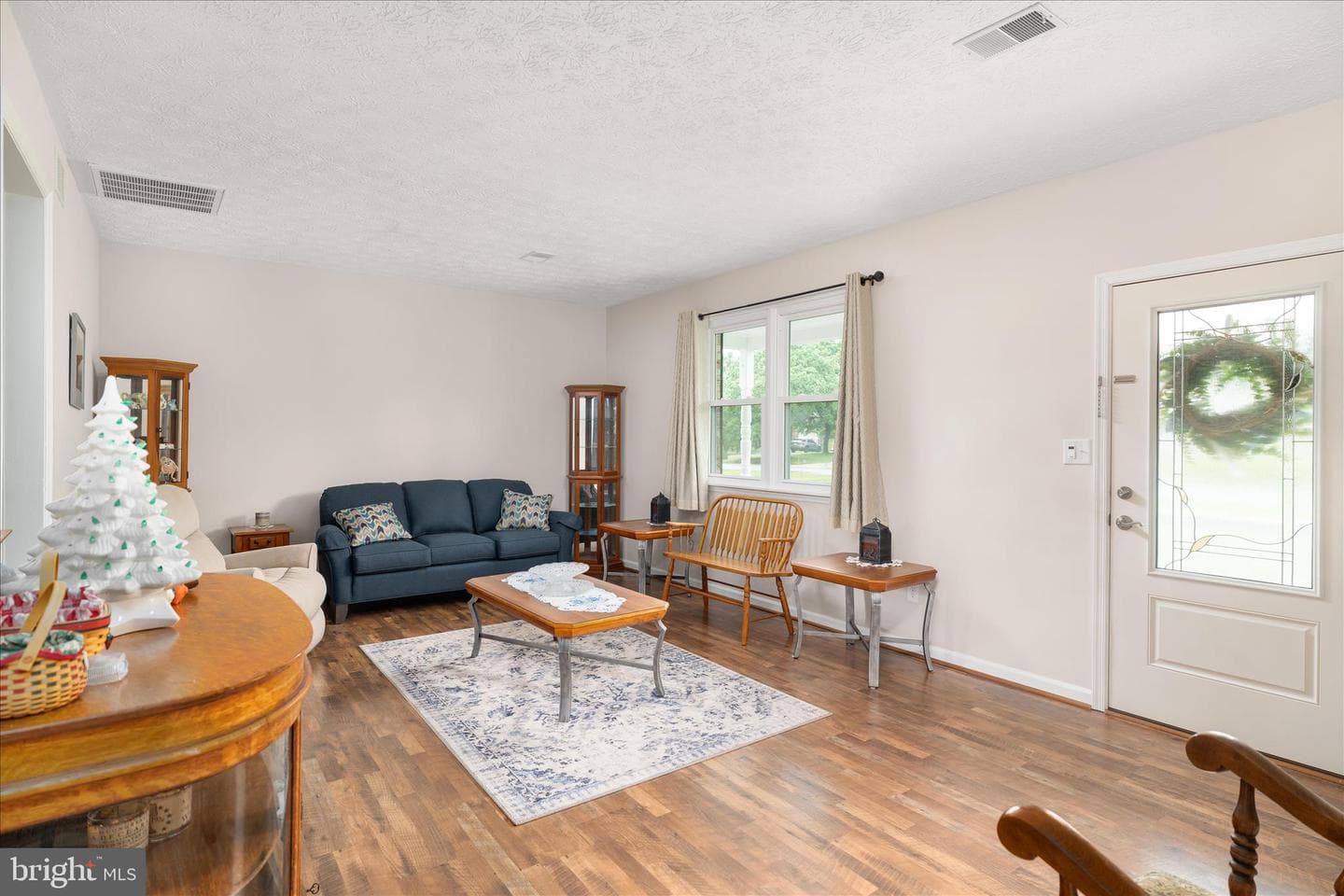 106 Essex Circle photo 3