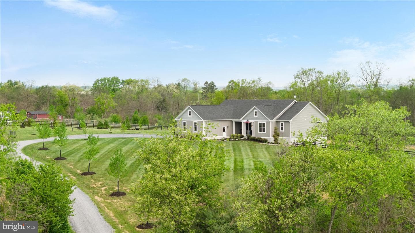 1015 Redbud, Winchester