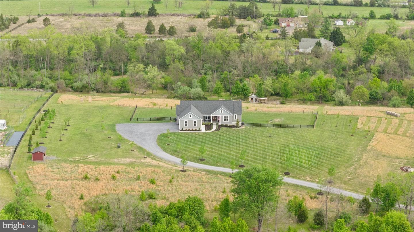 1015 Redbud photo 55