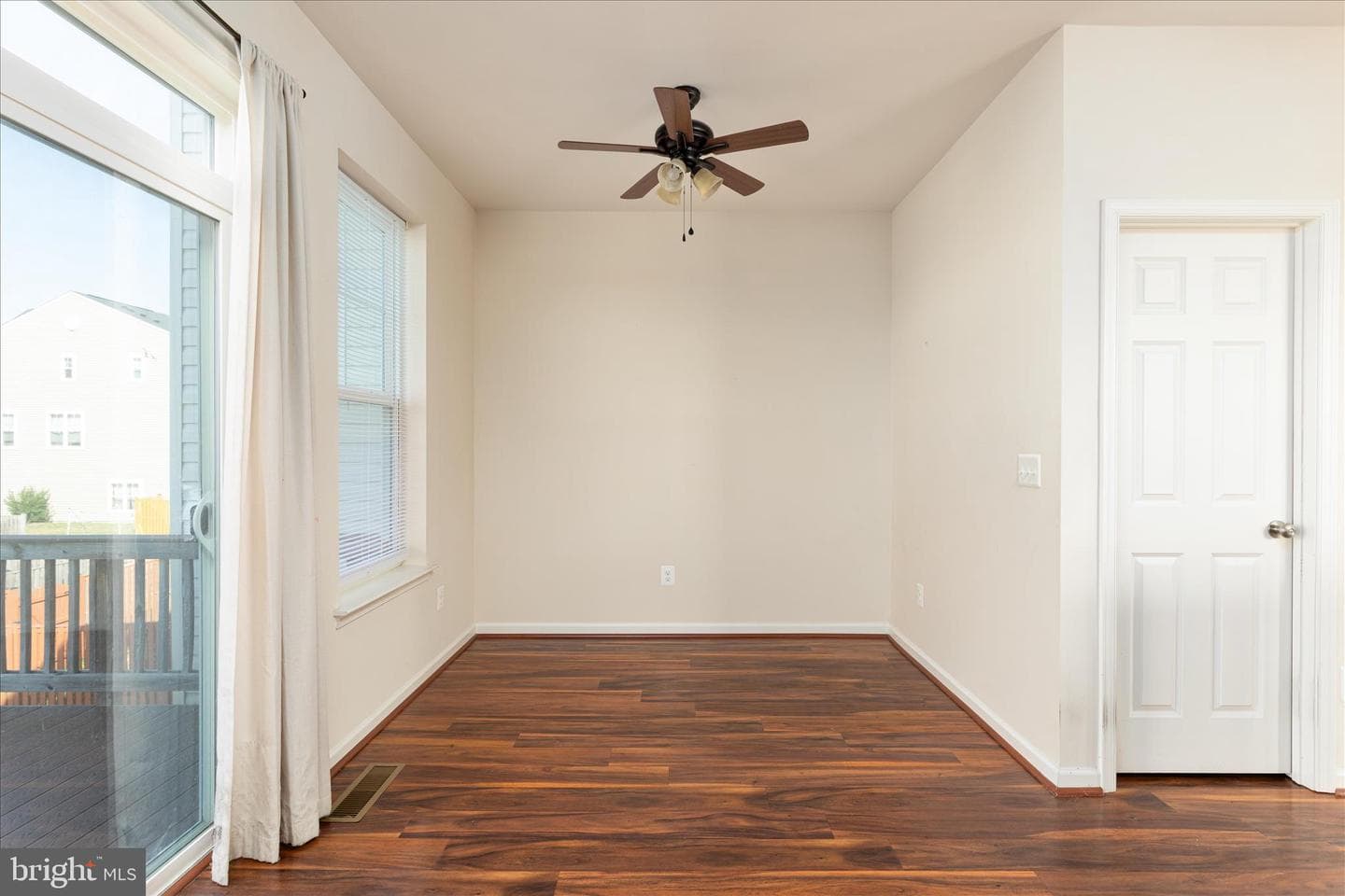 109 Splendor Garden Way photo 17