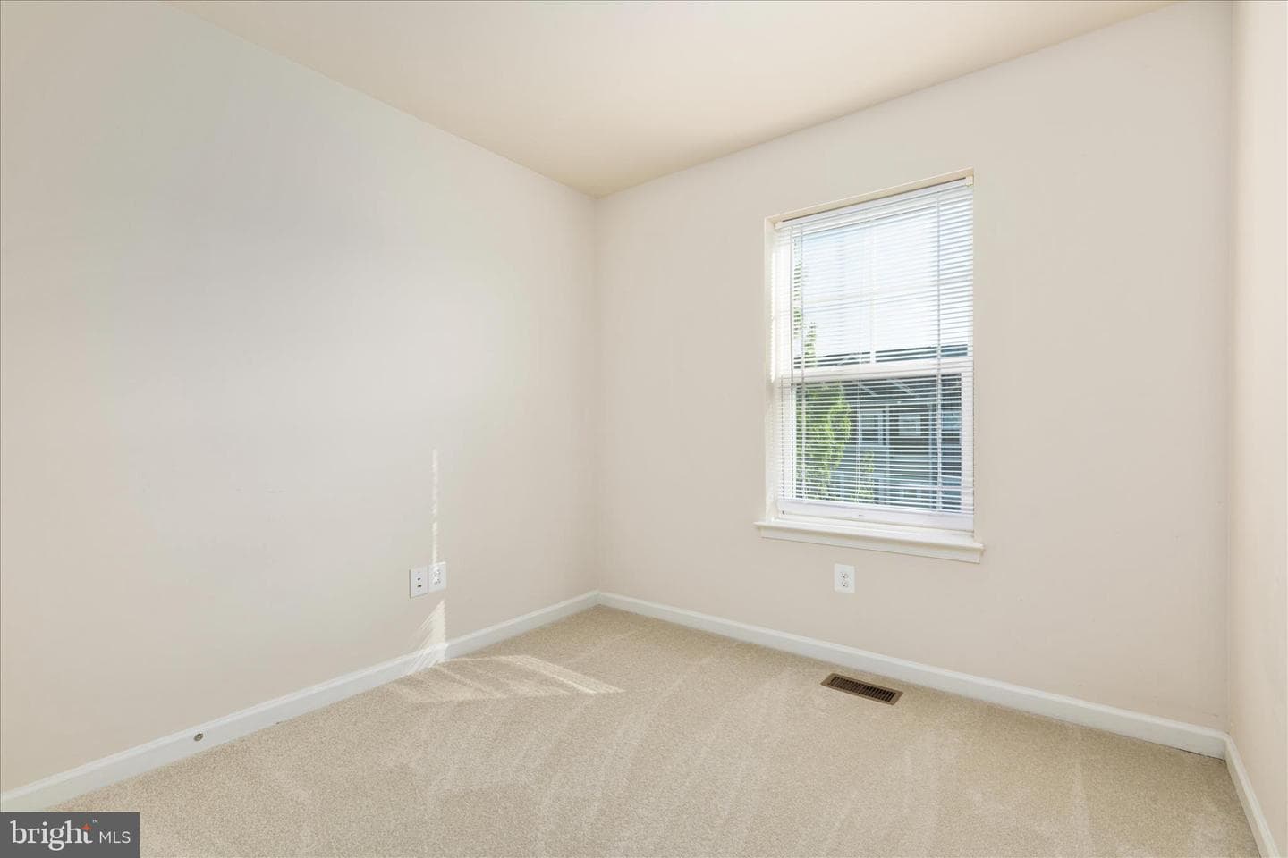 109 Splendor Garden Way photo 24