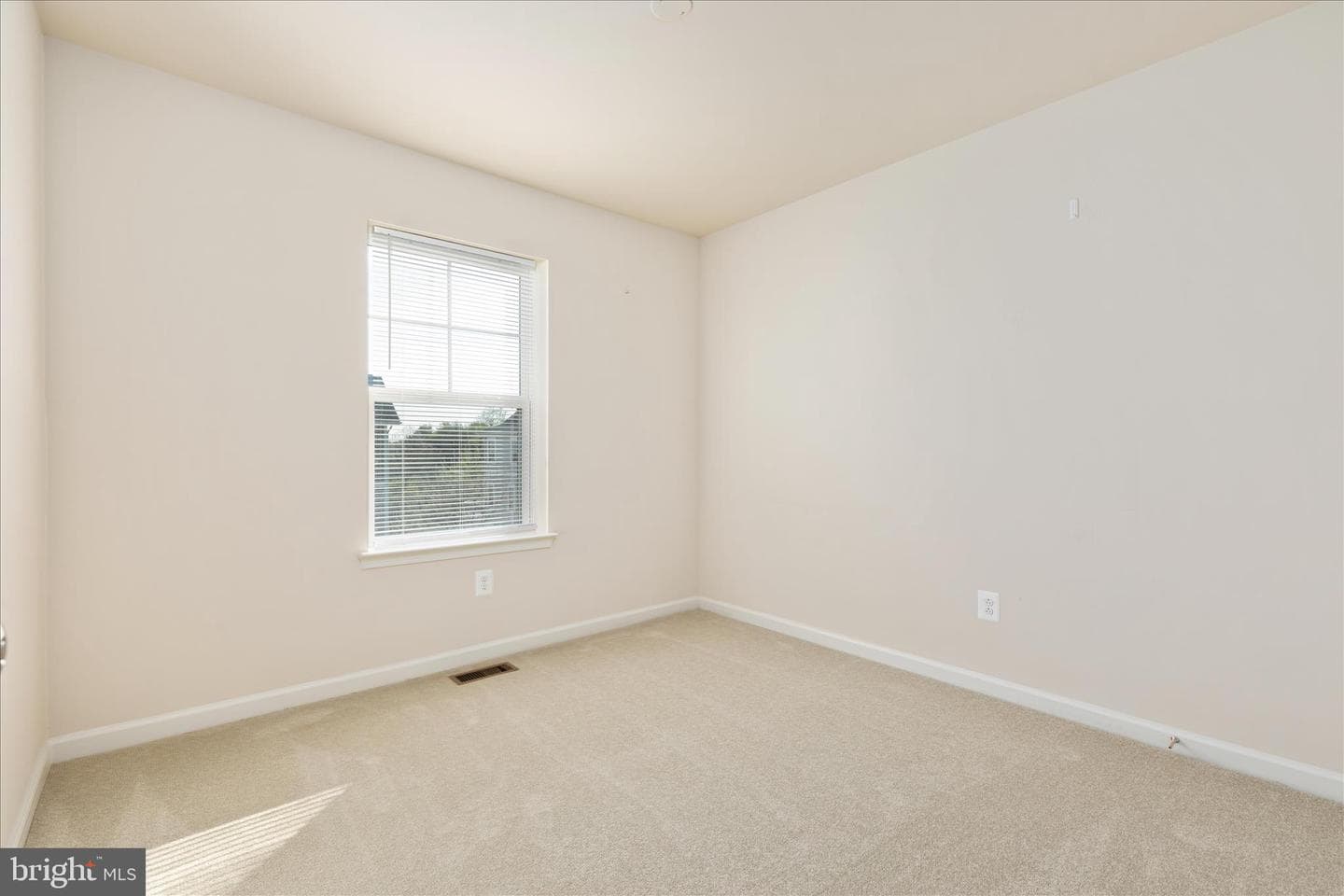 109 Splendor Garden Way photo 25