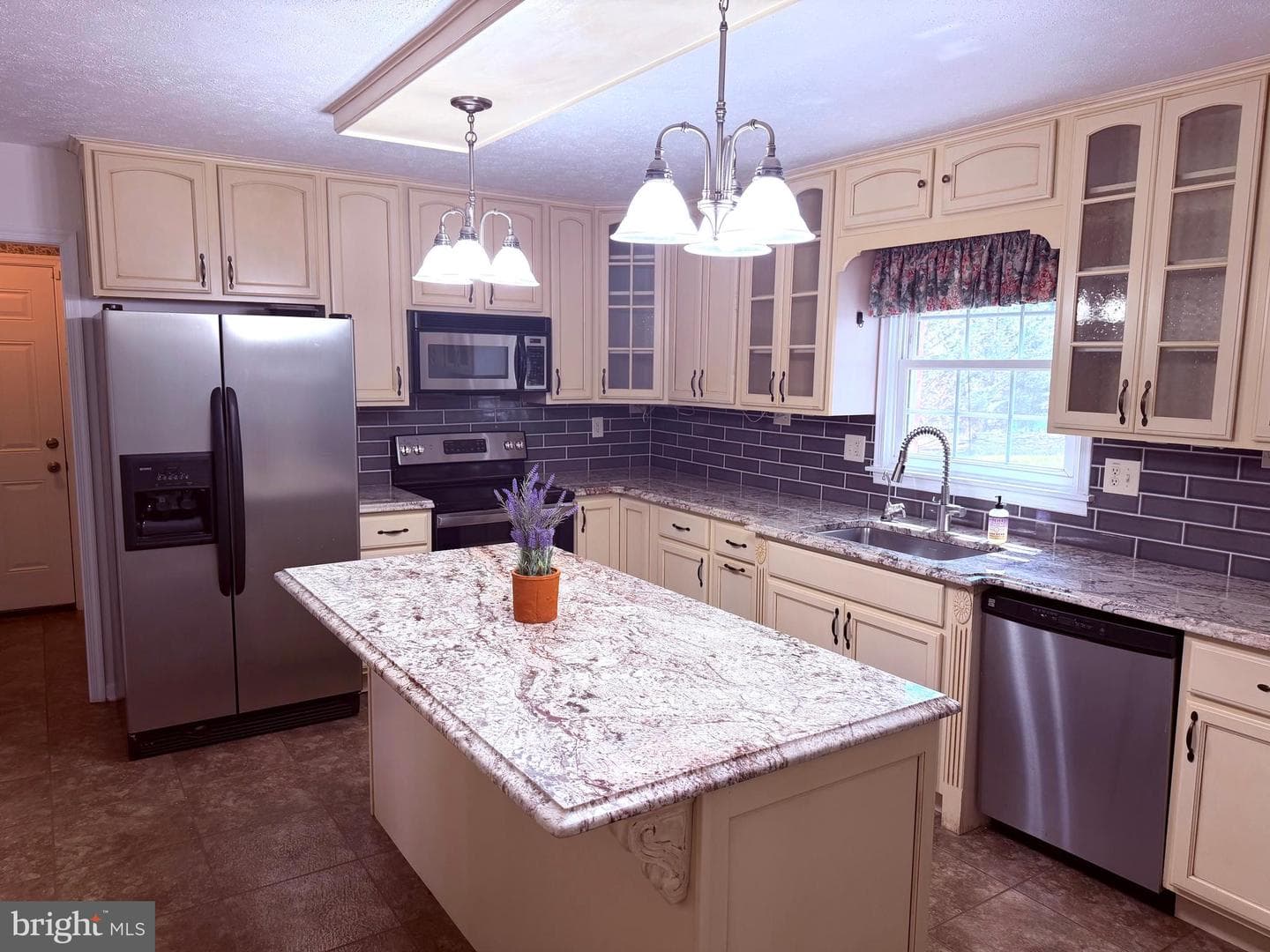 405 Spring Valley Drive photo 10
