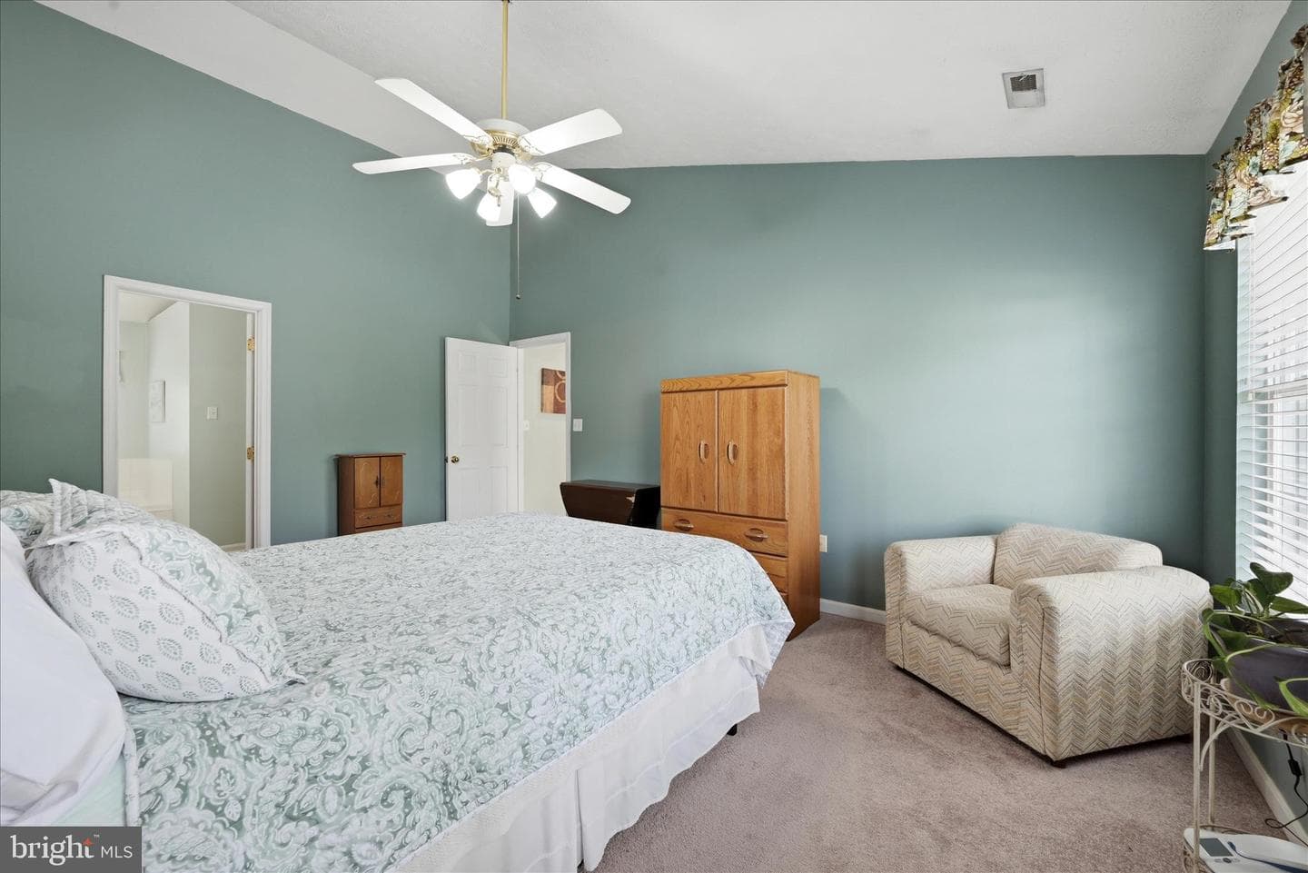 126 Churchill photo 22