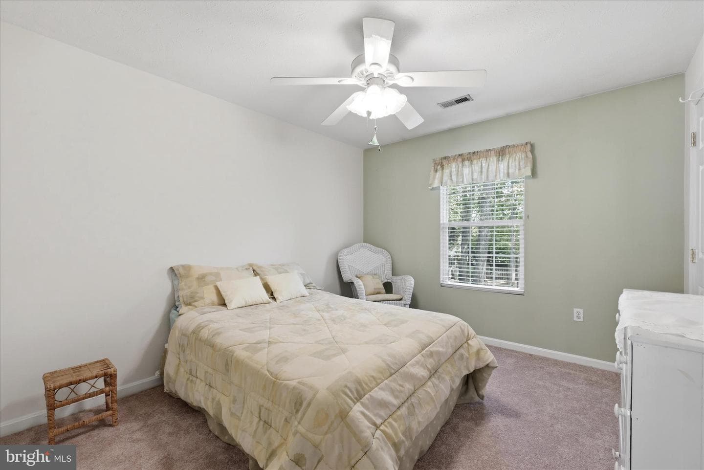 126 Churchill photo 28