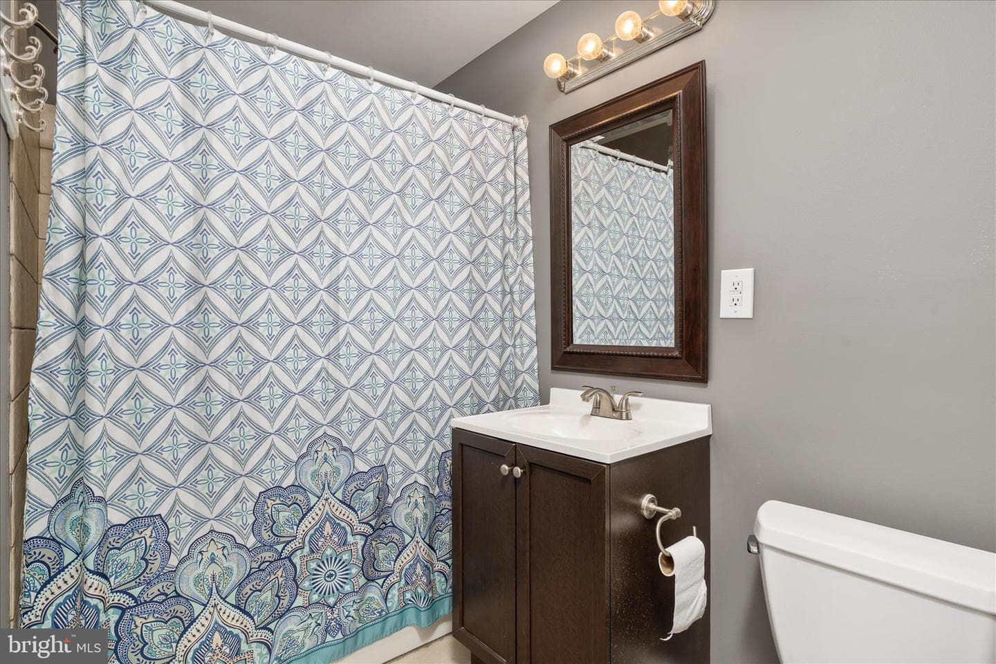 112 Chatham Square photo 24
