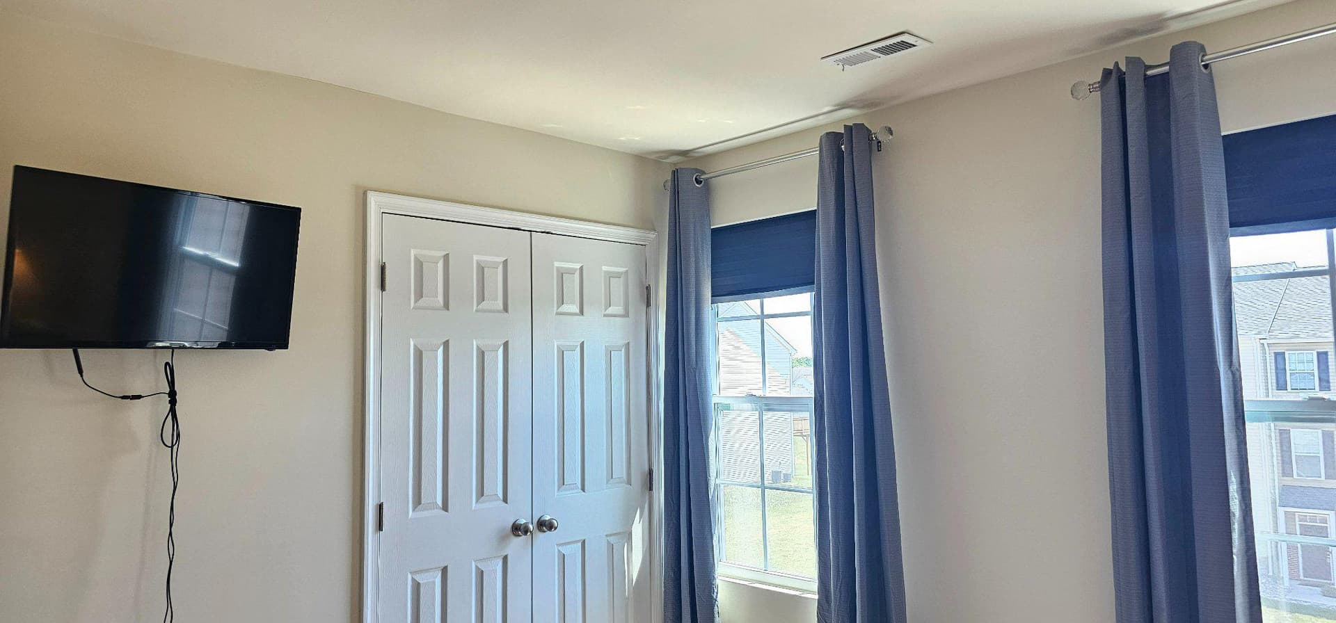 115 Brockham Court photo 43