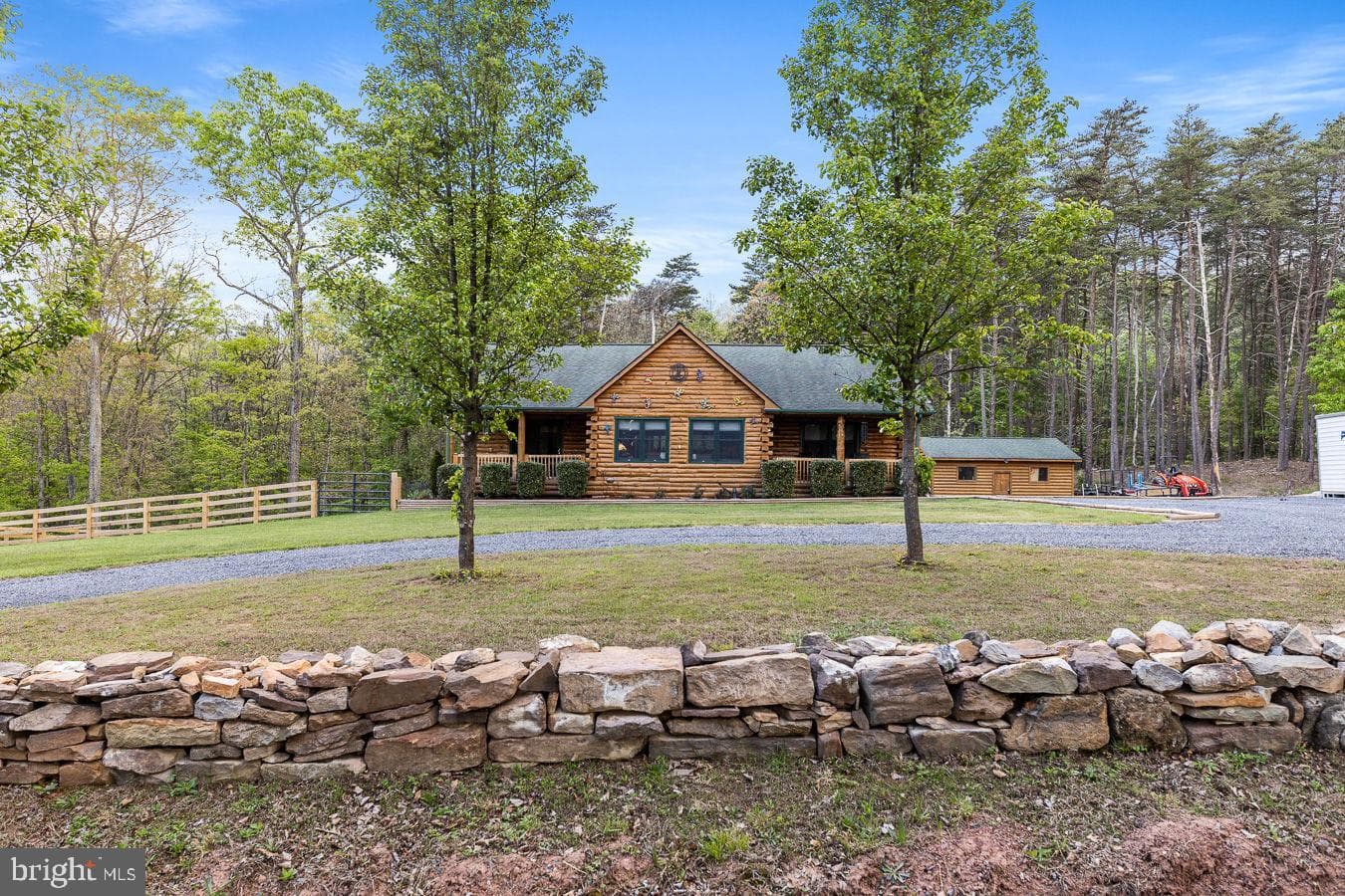 140 Pine Tree Court photo 1