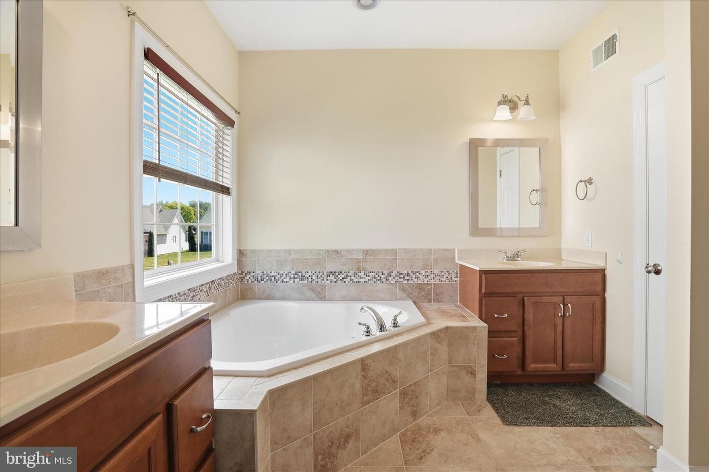 107 Harold Court photo 24