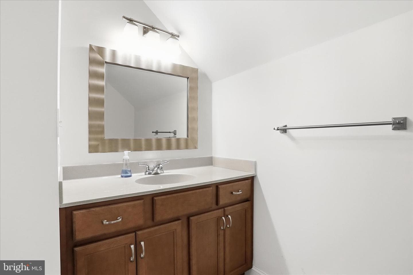 107 Harold Court photo 33