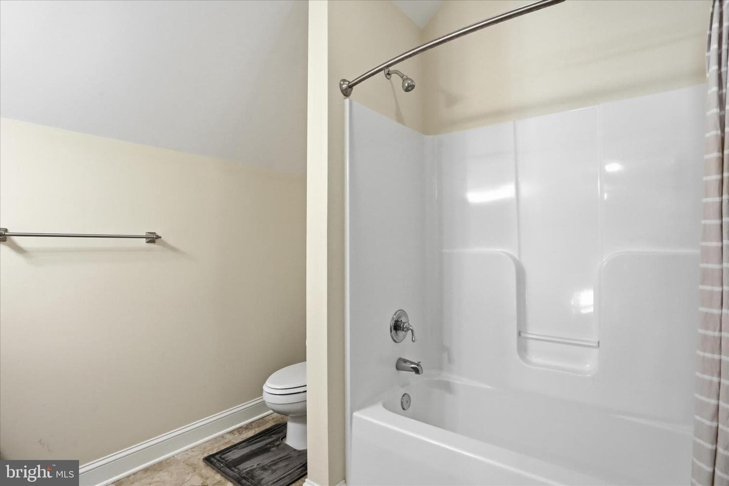 107 Harold Court photo 34