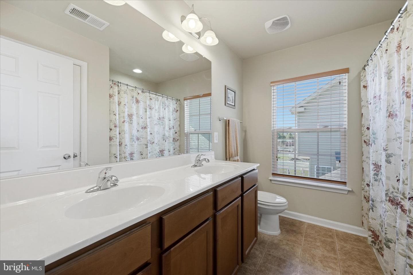 107 Fiesta Drive photo 38