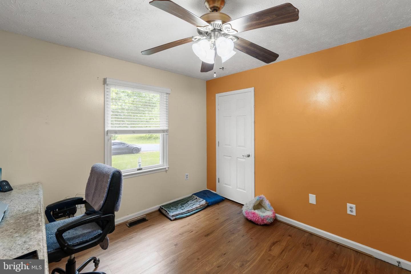 132 Nightingale Ave photo 17