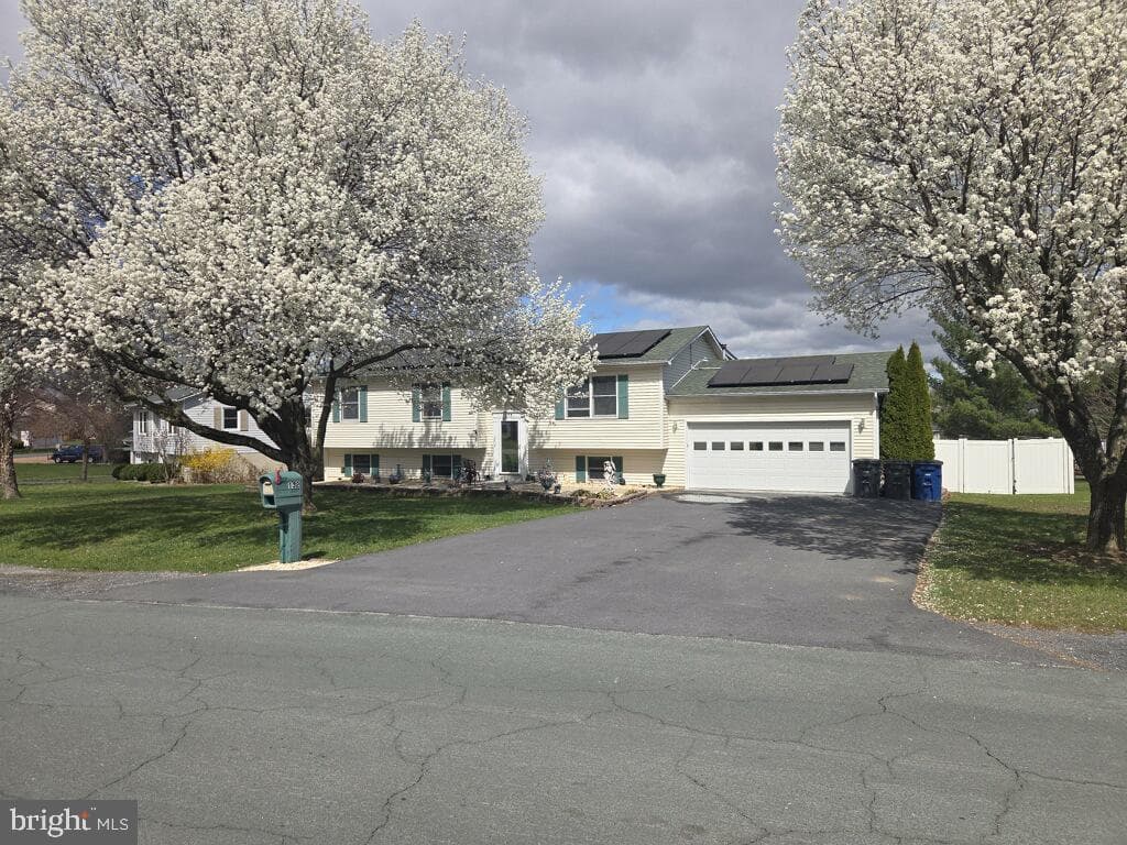 132 Nightingale Ave photo 3
