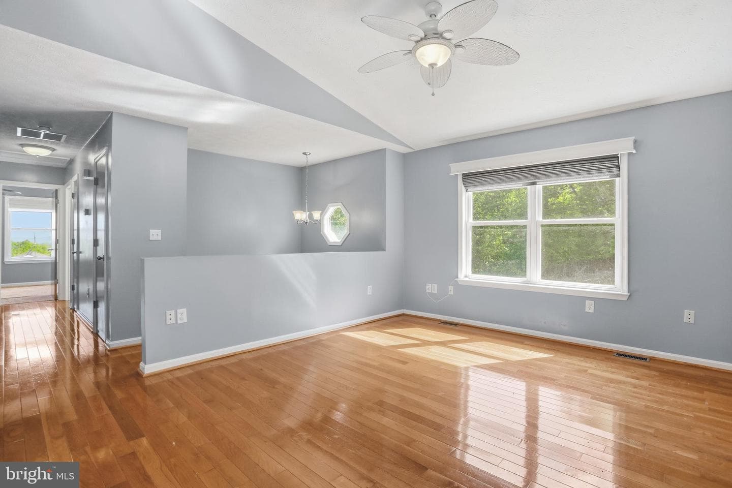 902 Enfield Drive photo 10