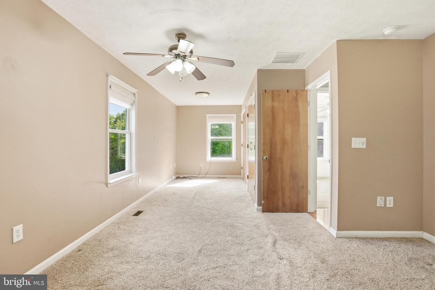 902 Enfield Drive photo 14