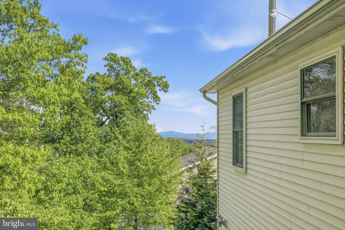902 Enfield Drive photo 30
