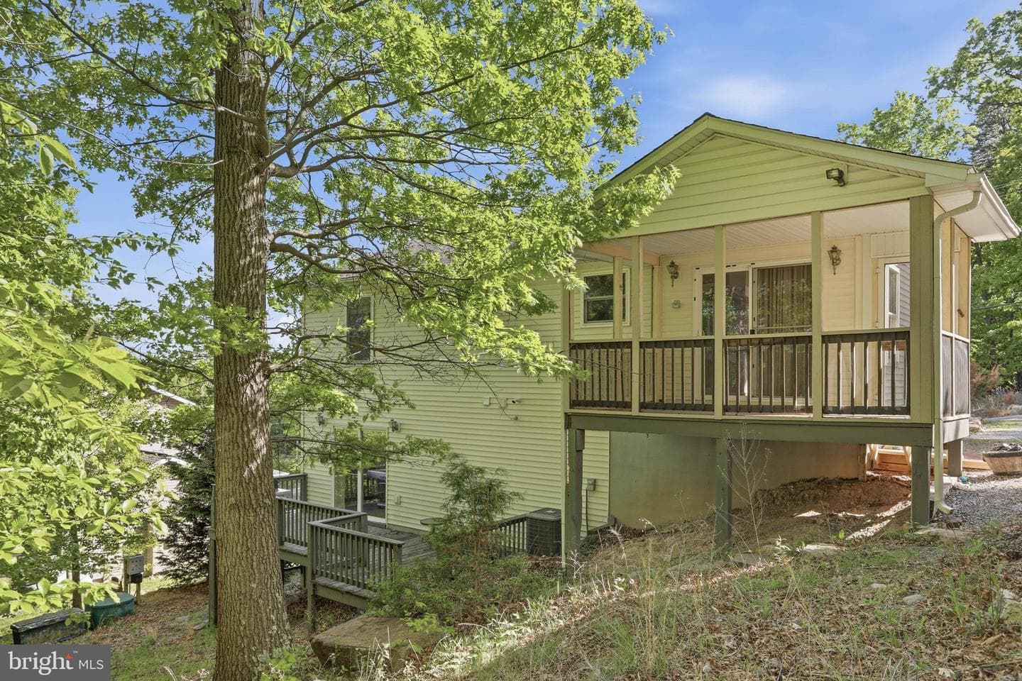 902 Enfield Drive photo 31